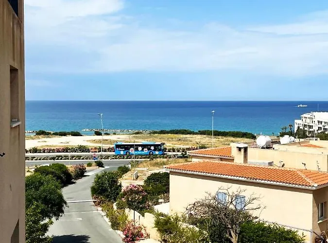 Direct Sea View & Quality Bed - Kings Palace 1 Bed 파포스