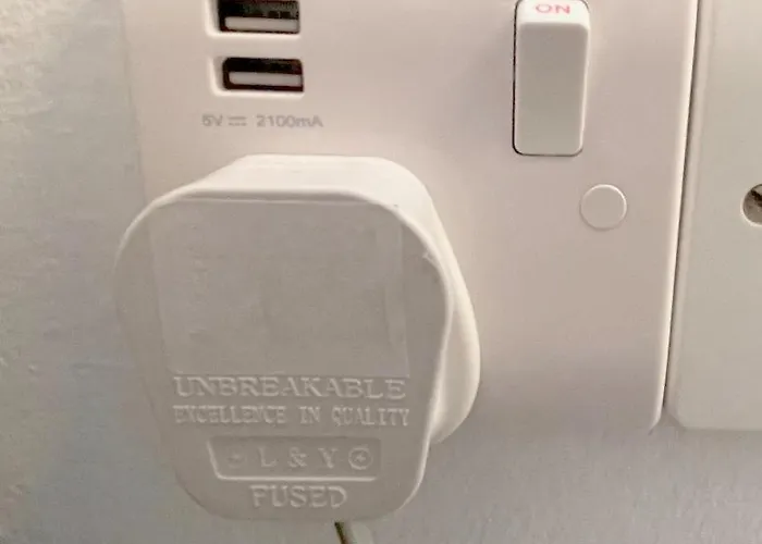 Direct Sea View & Quality Bed - Kings Palace 1 Bed * Paphos